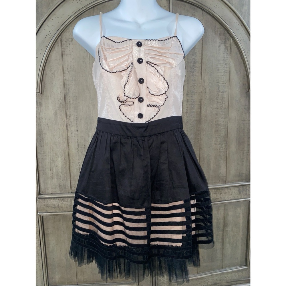Rockabilly dress in cream color with a black bottom with a sheer look